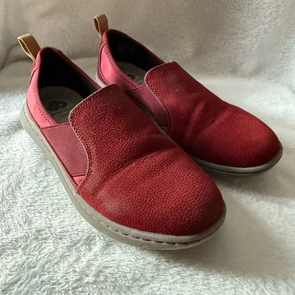 Clarks Shoes‎ Red Slip-On Women’s Size 6 Flats Loafers